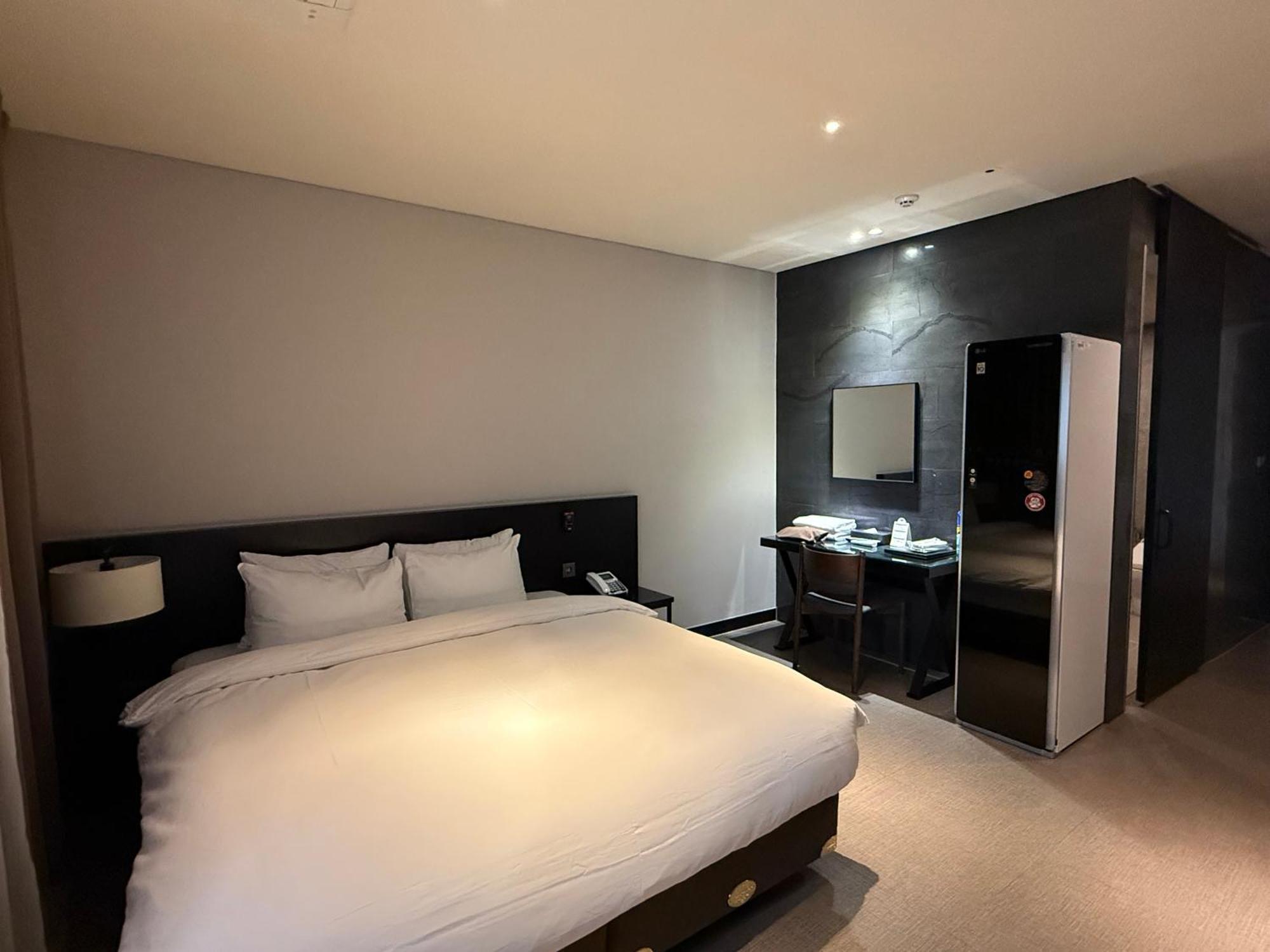 Rivertain Hotel Тегу Екстериор снимка