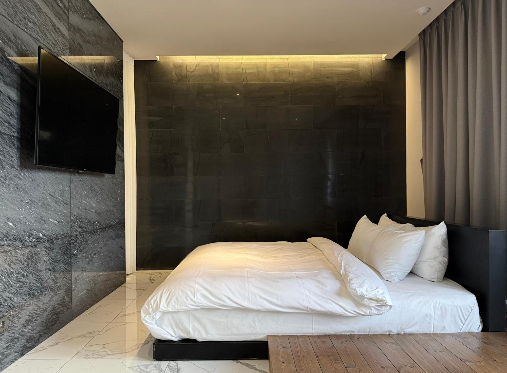 Rivertain Hotel Тегу Екстериор снимка