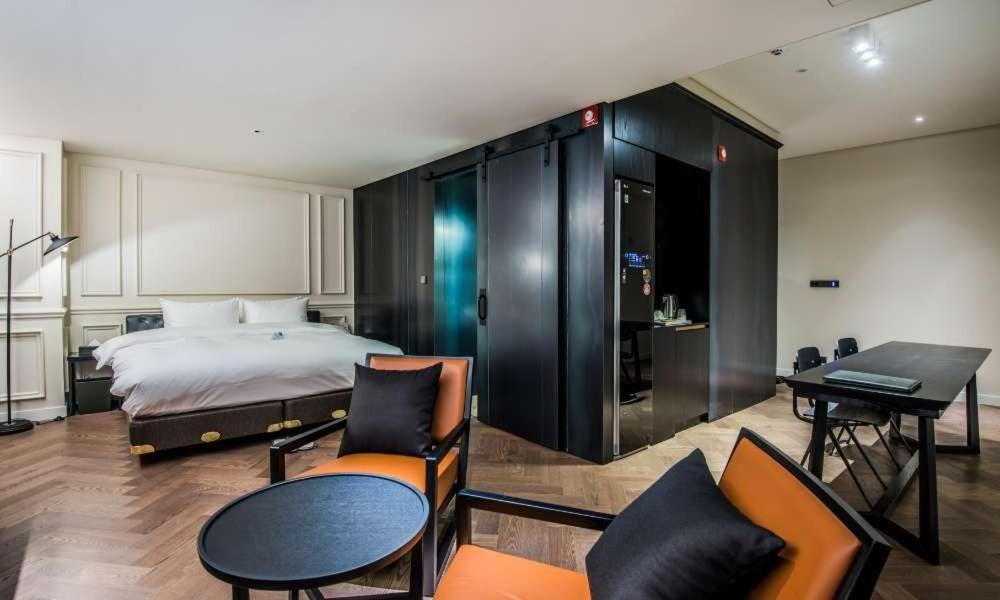 Rivertain Hotel Тегу Екстериор снимка