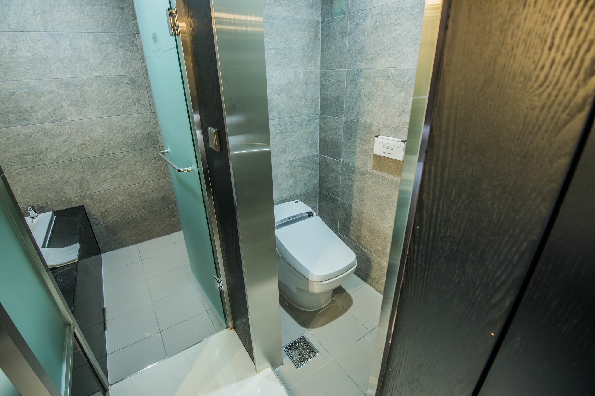 Rivertain Hotel Тегу Екстериор снимка
