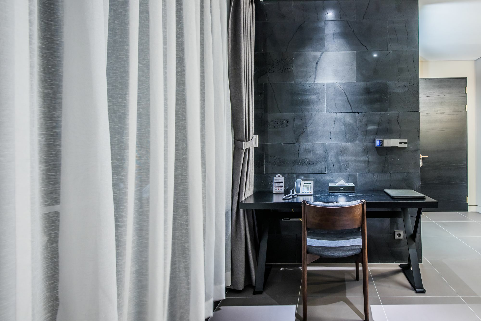 Rivertain Hotel Тегу Екстериор снимка